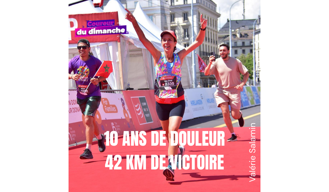 Image de Valérie qui va franchir la ligne d'arrivée du Marathon de Genève les bras levés